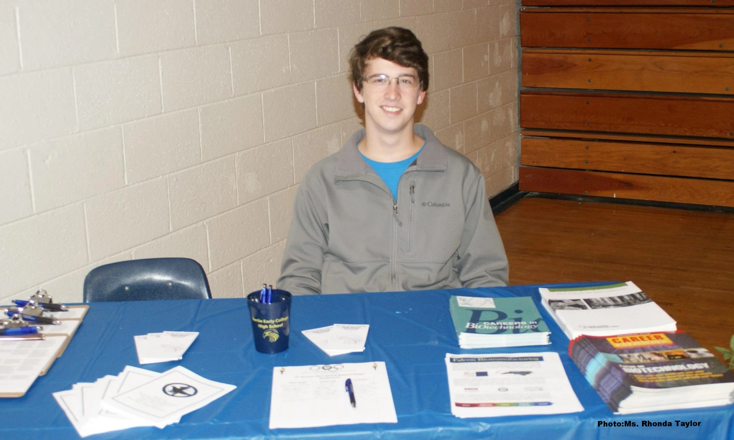  Dylan Hoggard, joins the program next year, mans the sign-in table. 