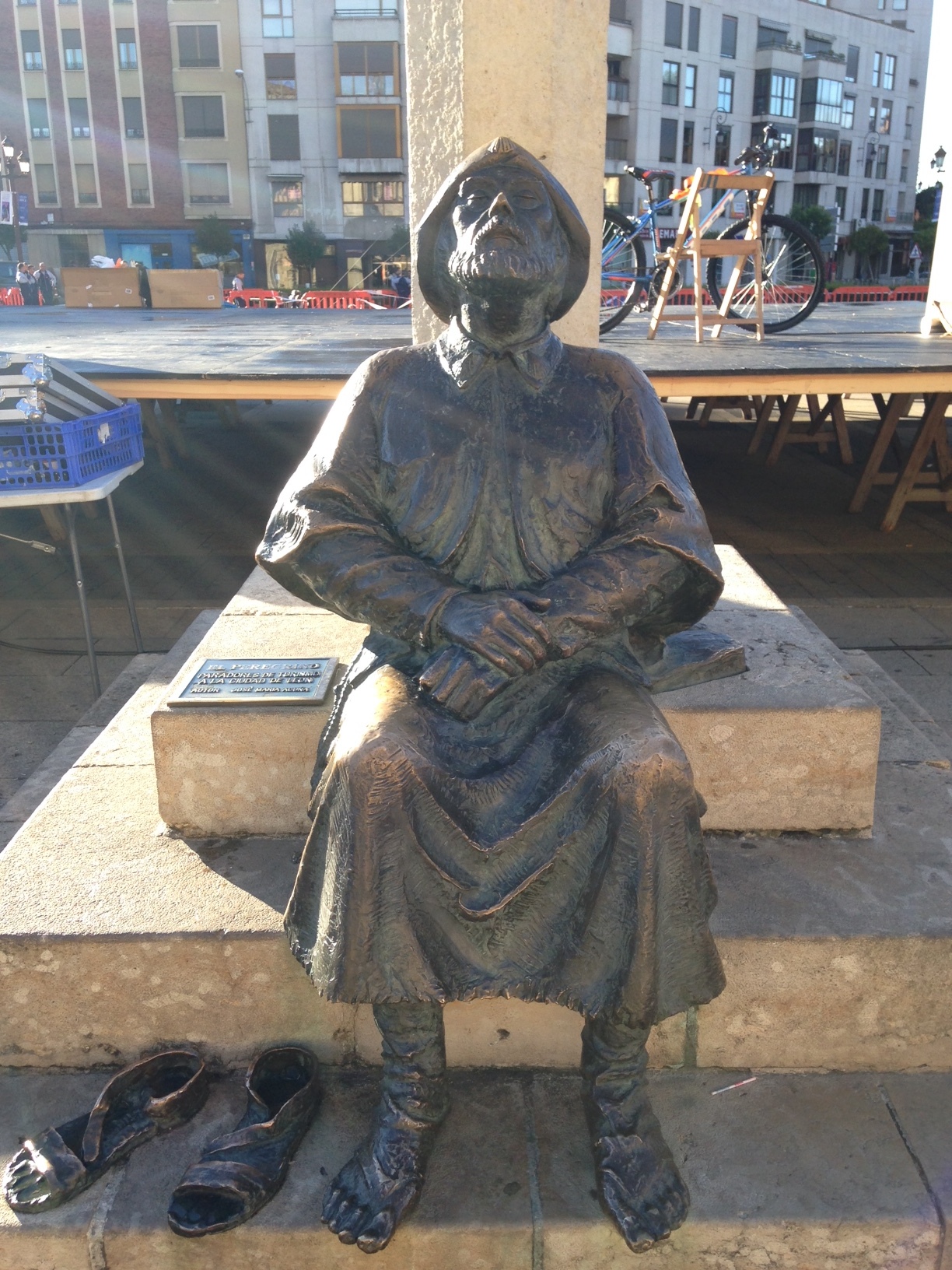 In front of the parador, another statue of a weary pilgrim.
