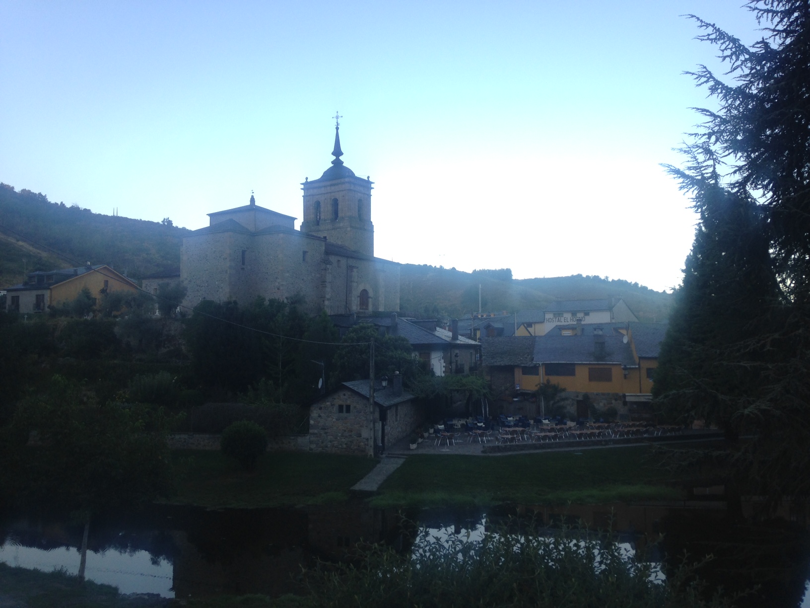 The very pretty town of Molinaseca still hasn't woken up when I'm passing through.