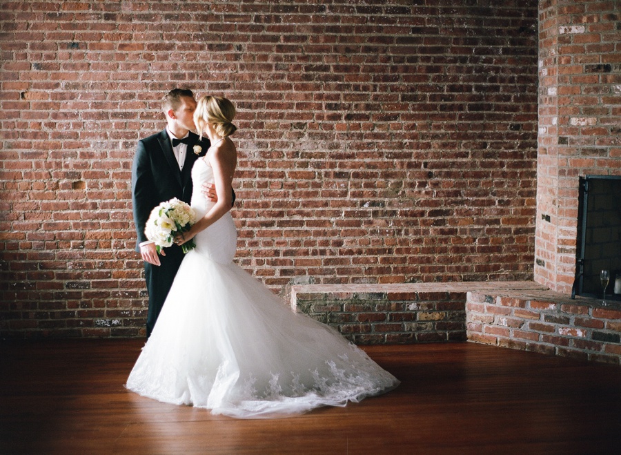 RKP_LIBERTY_WAREHOUSE_BROOKLYN_WEDDING_NYC_026.jpg