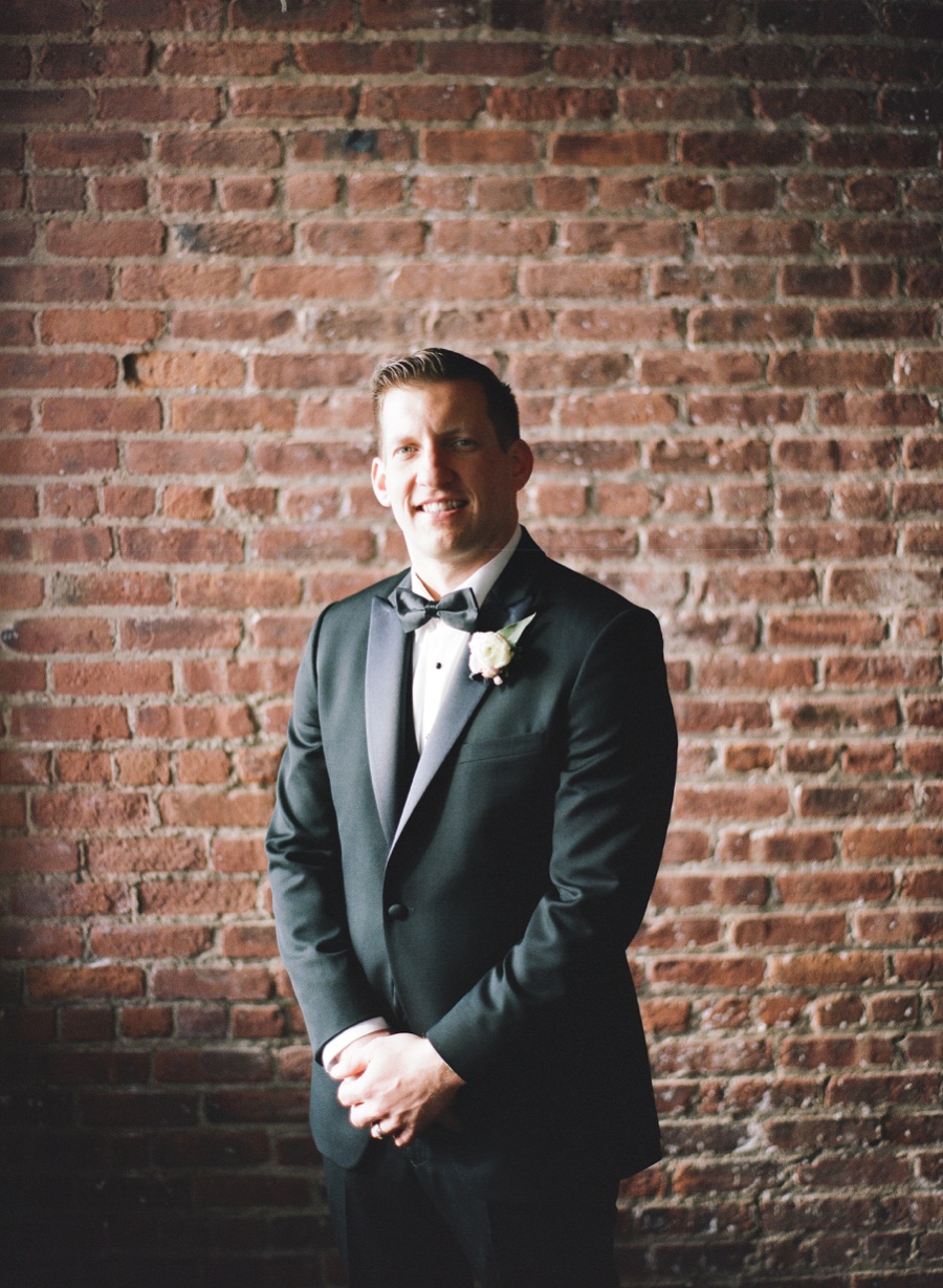 RKP_LIBERTY_WAREHOUSE_BROOKLYN_WEDDING_NYC_027.jpg