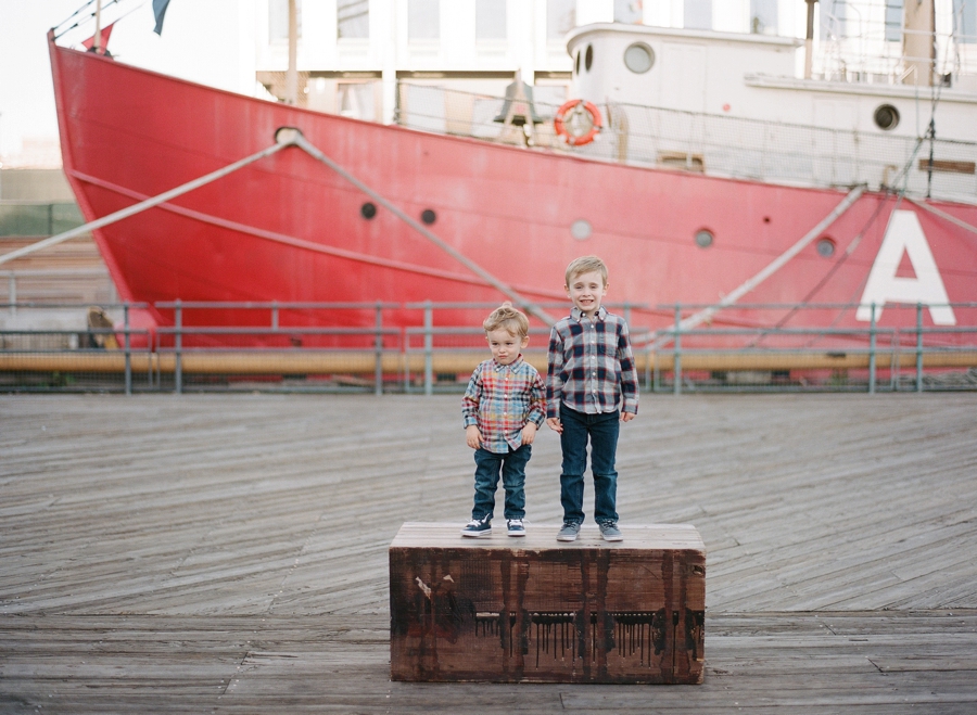 South_Street_Seaport_NYC_Family_Session_007.jpg