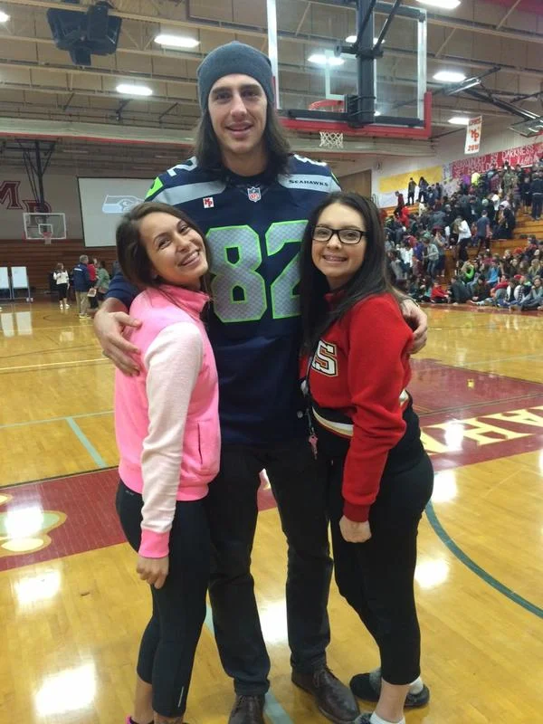 Luke Willson and Seahawks Teammates visit Marysville-Pilchuck High School