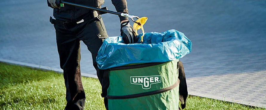 Grabbers-for-the-Litter-Picking.jpg.pagespeed.ce.BjuDLkhrAx.jpg