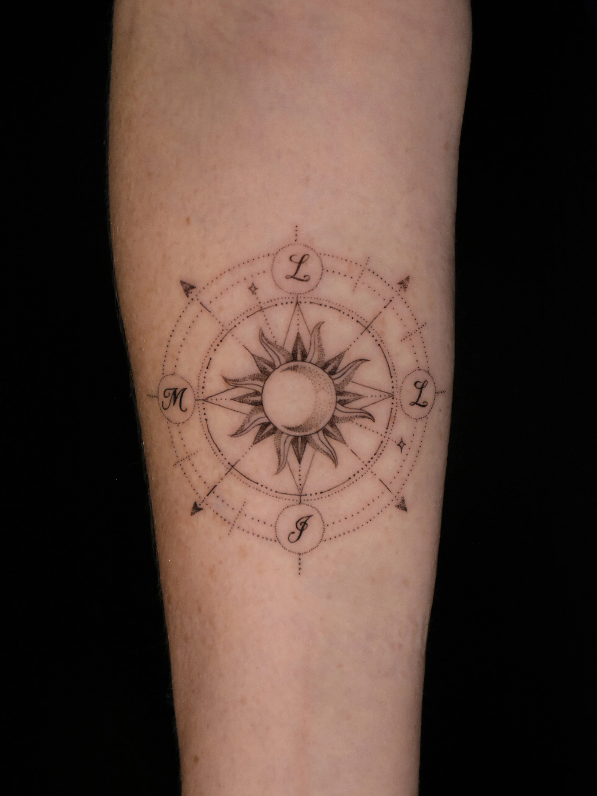 Geometric_fineline_single_needle_compass_sun_moon_tattoo_dotwork.JPG