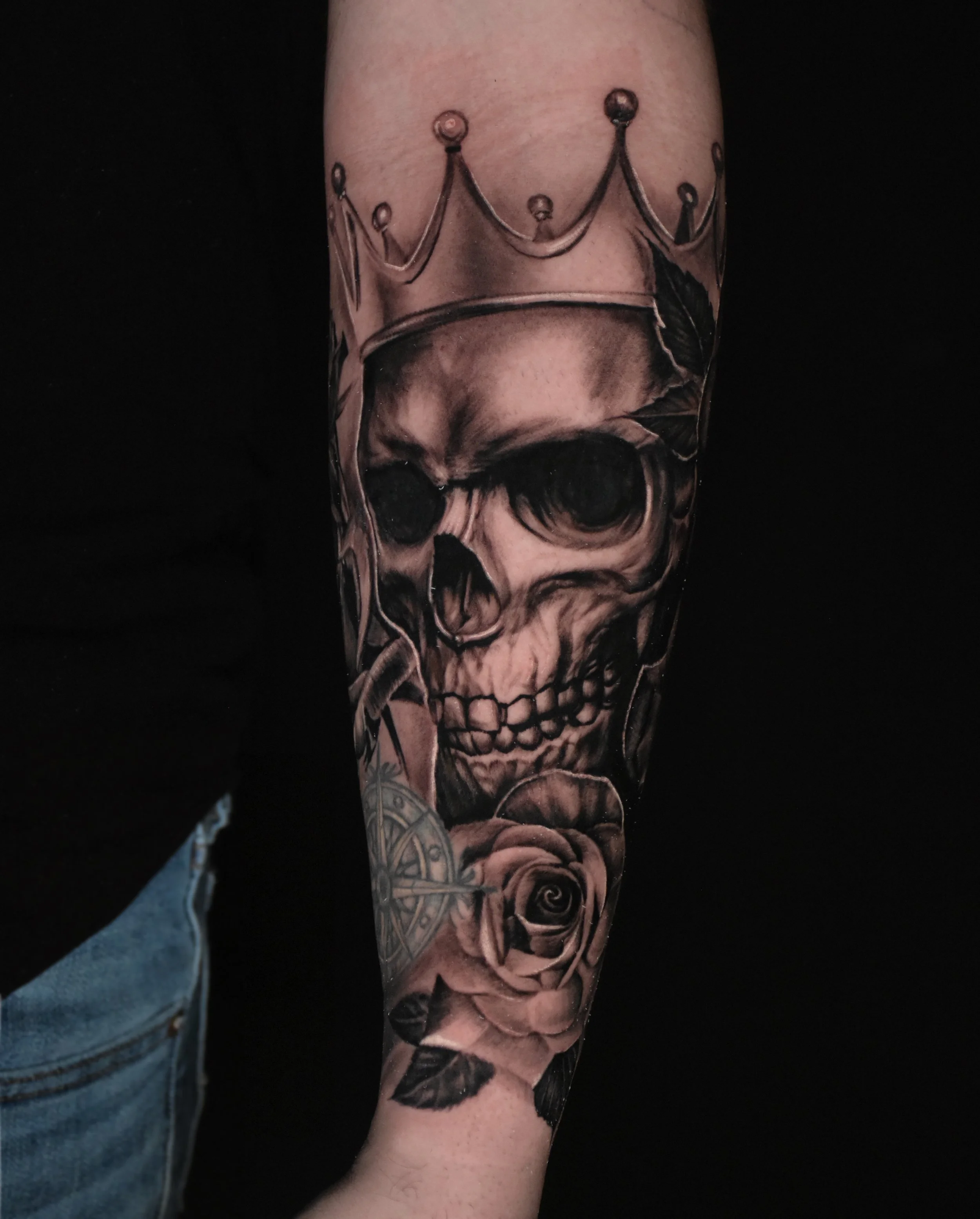 black_and_grey_realism_skull_and_crown_tattoo.JPG