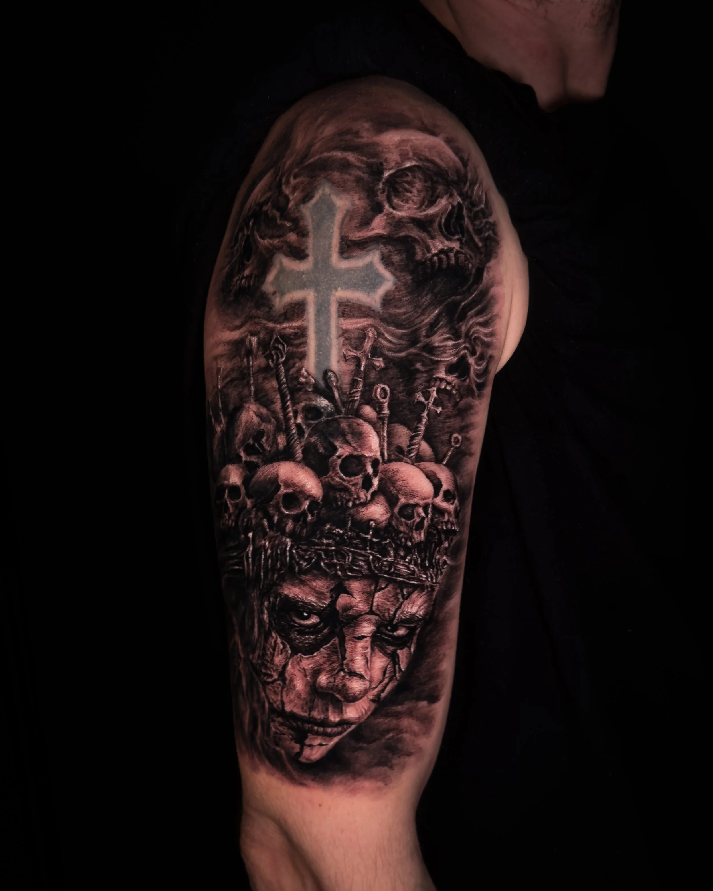 Dark_surrealism_grave_cross_black_and_grey_tattoo.JPG