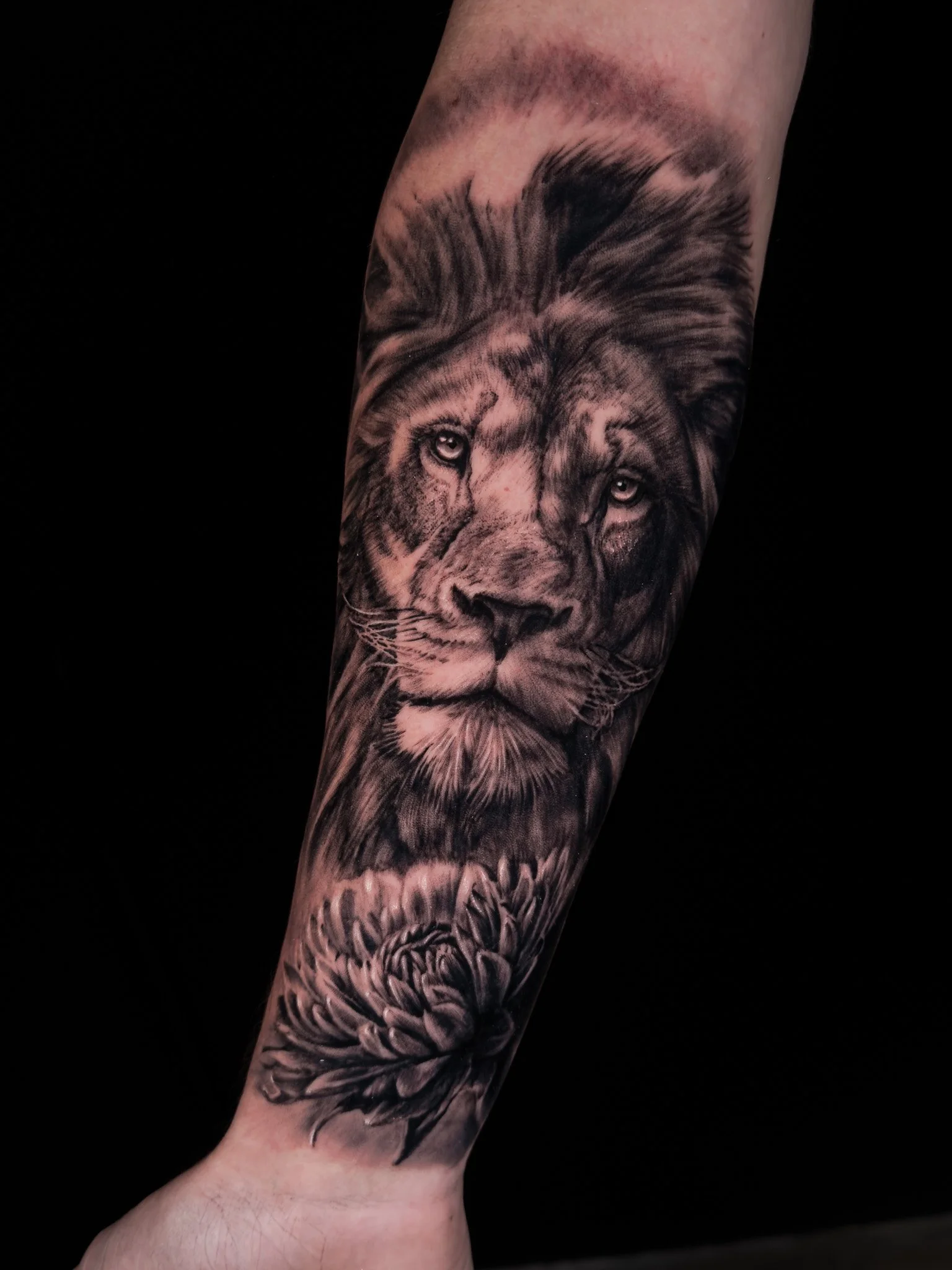 lion-flower-realism-tattoo-toronto.JPG