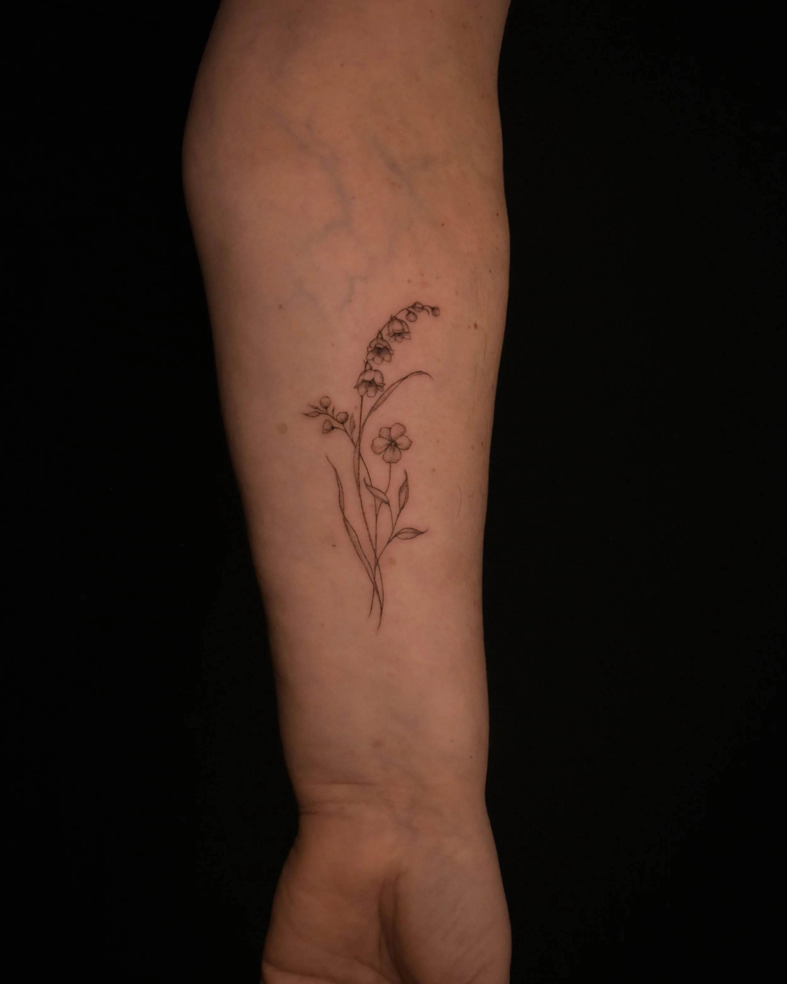birth_flowers_fineline_illustration_tattoo_toronto_tattoowool-1-1 2.JPG