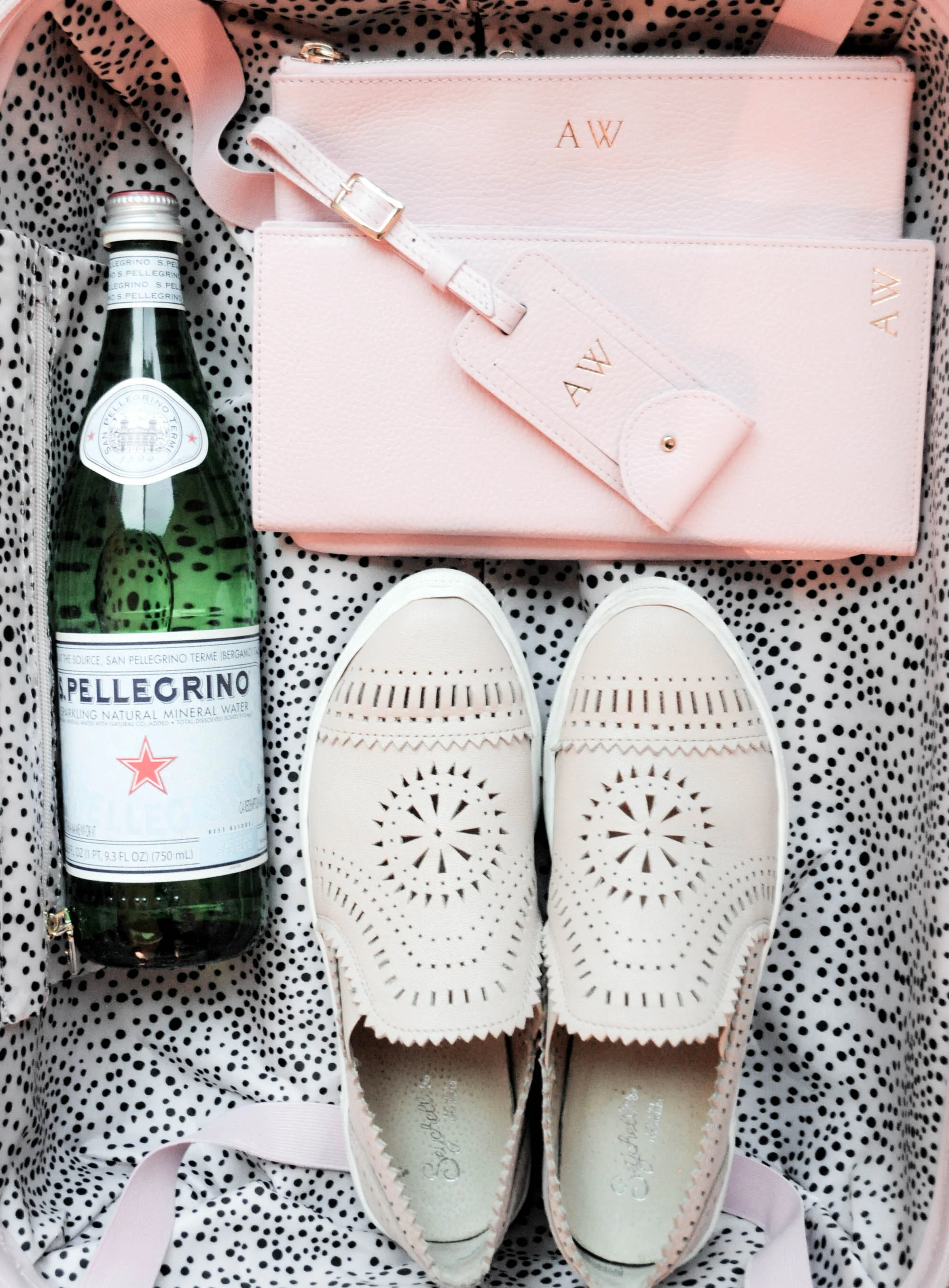 Traveling in style with Mon Purse