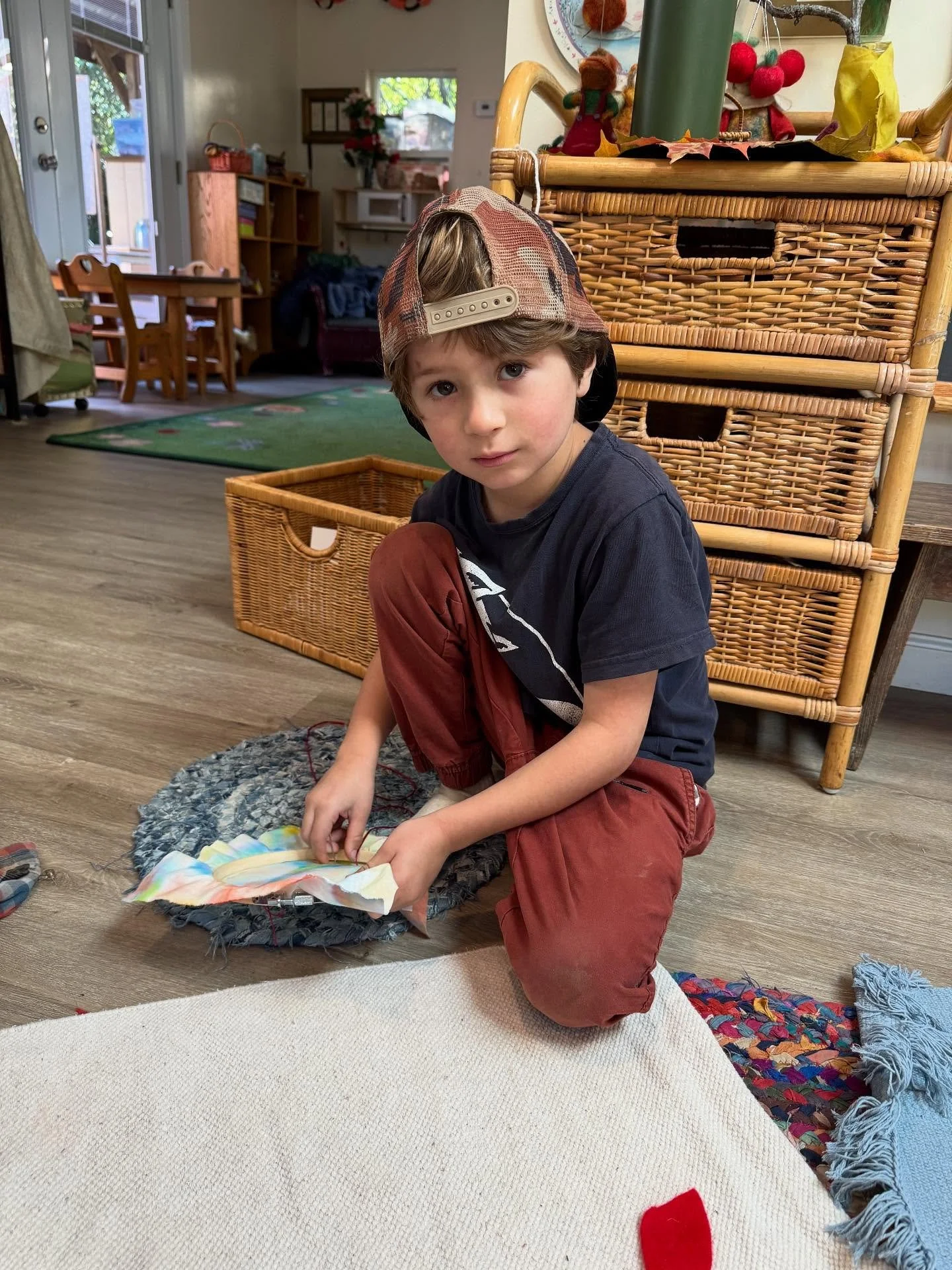 Kinders: first sewing lesson. Paint fabric, use a sewing hoop, make a drawstring pouch, fill with acorns, shells or gems. #orchardschoolaptos #kindergartenfun #handsonlearning #kidswhosew