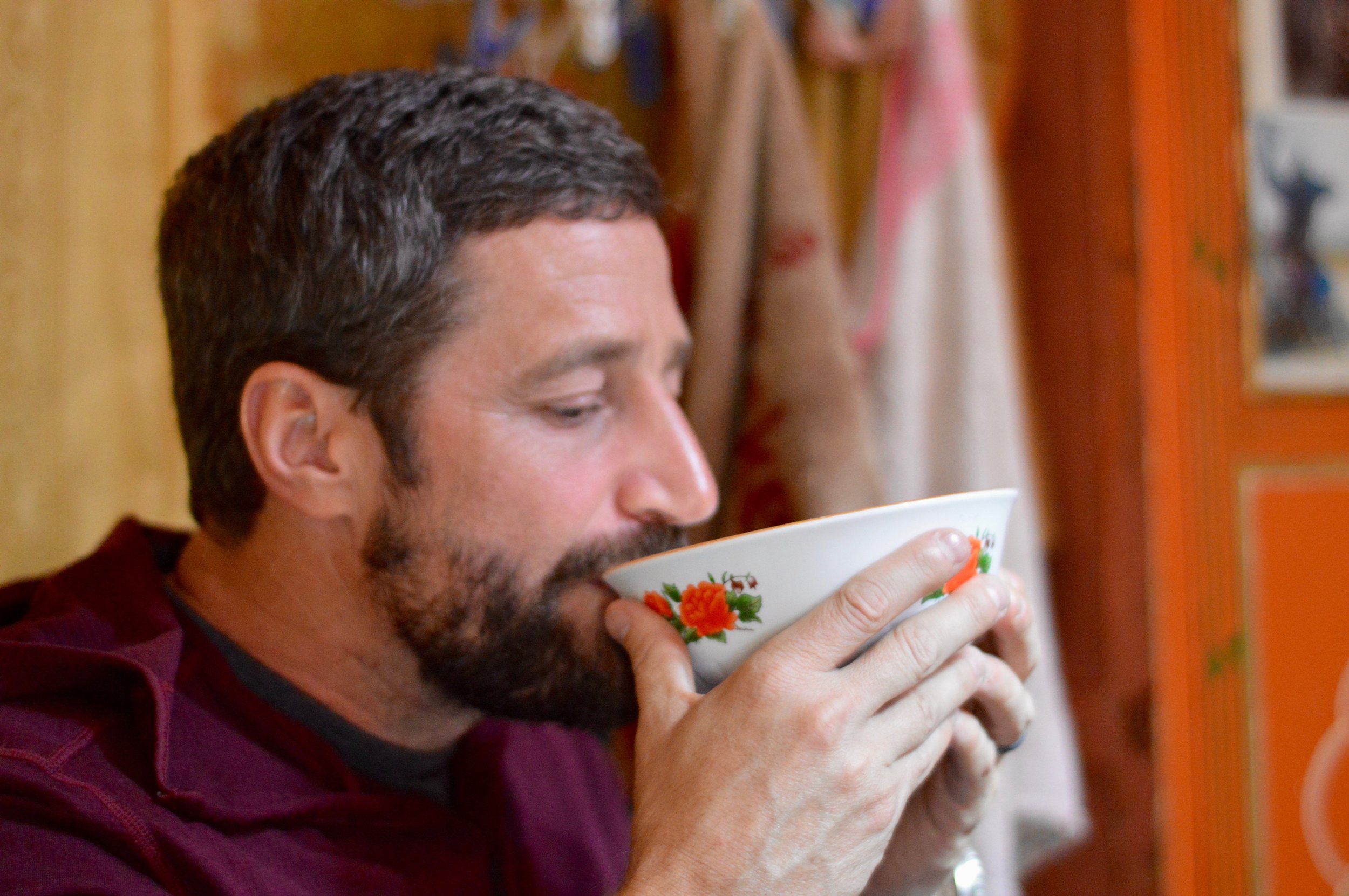 Art sipping airag