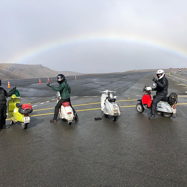 After a sketchy ride to the summit of Mount Ruapehu we managed to snap a great pic! Day 4 #motott @m0t0rettatt @francis.linehan @not_a_motorcycle_shop @rogershortt