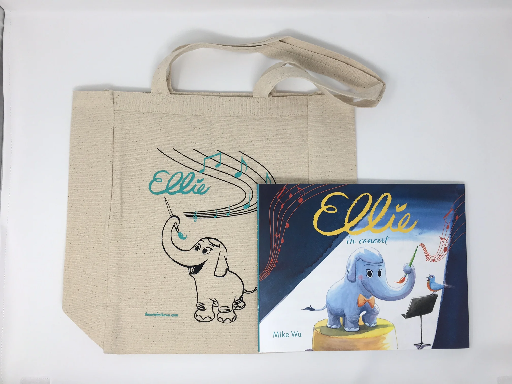Ellie in Concert book + tote 2.JPG
