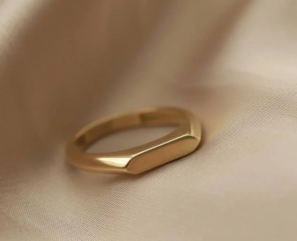 Oval_Signet_ring.jpg