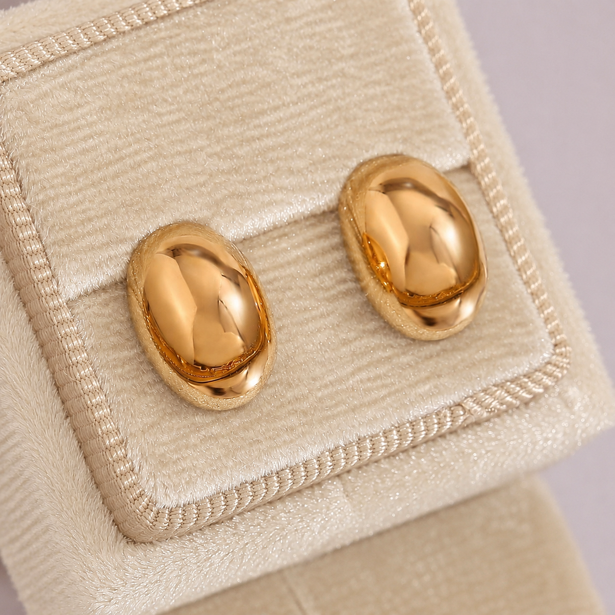 Bubble stud earrings