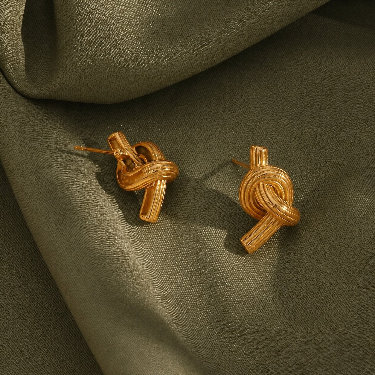 knot-studs-on-geen-linen.jpeg