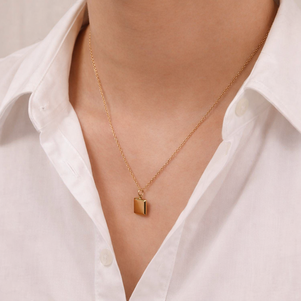 Square_necklace_gold.png