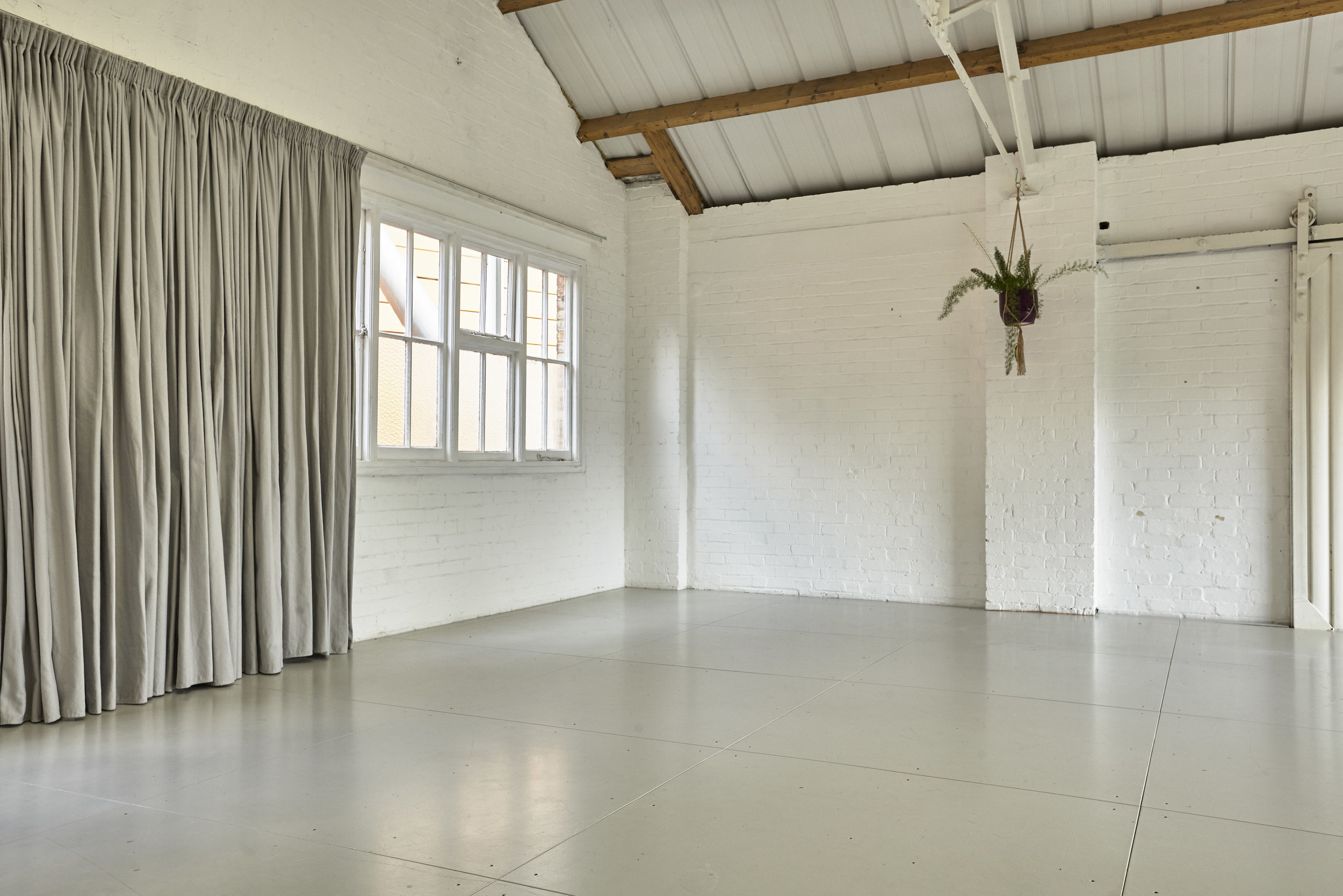 Janos Studio_2205191884 1.jpg
