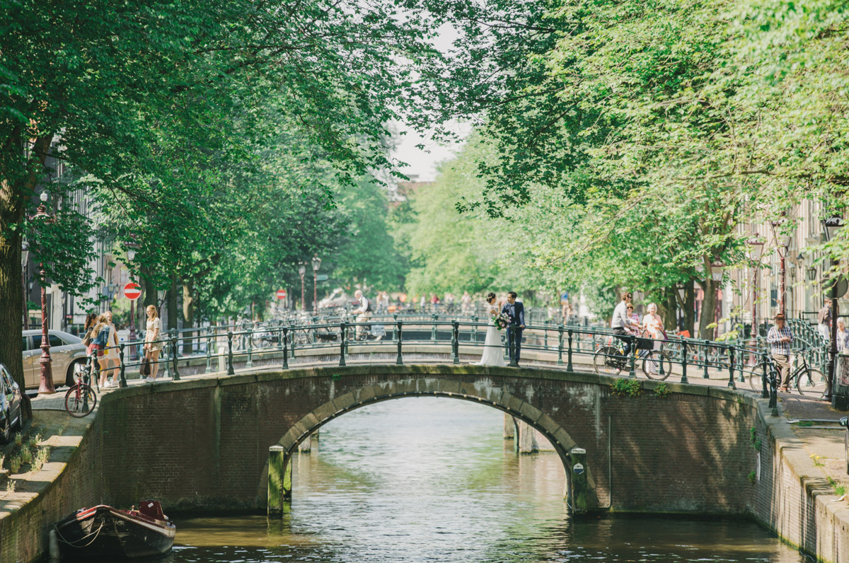romantic-canal-wedding-in-amsterdam