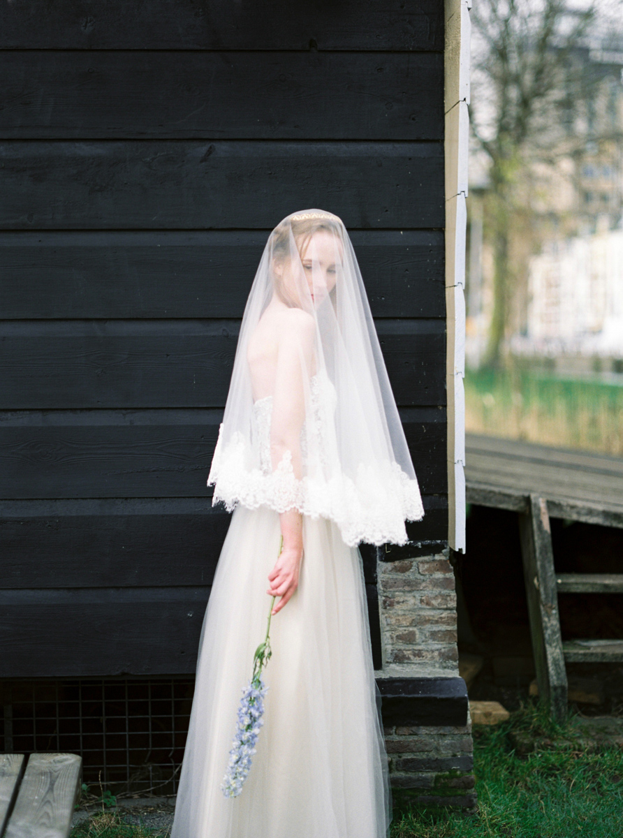 rustic_fine_art_bridal_portrait_film_photographer_europe