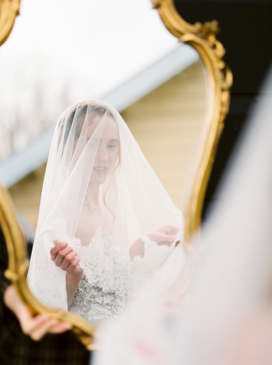 rustic_fine_art_bridal_portrait_film_photographer_europe