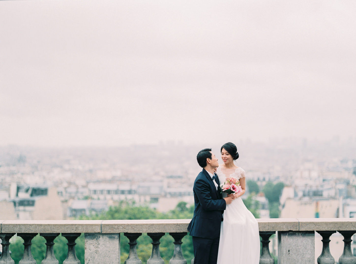 Intimate_Paris_Wedding_Sacré_Cœur_Photoshoot_Engagement_sessio