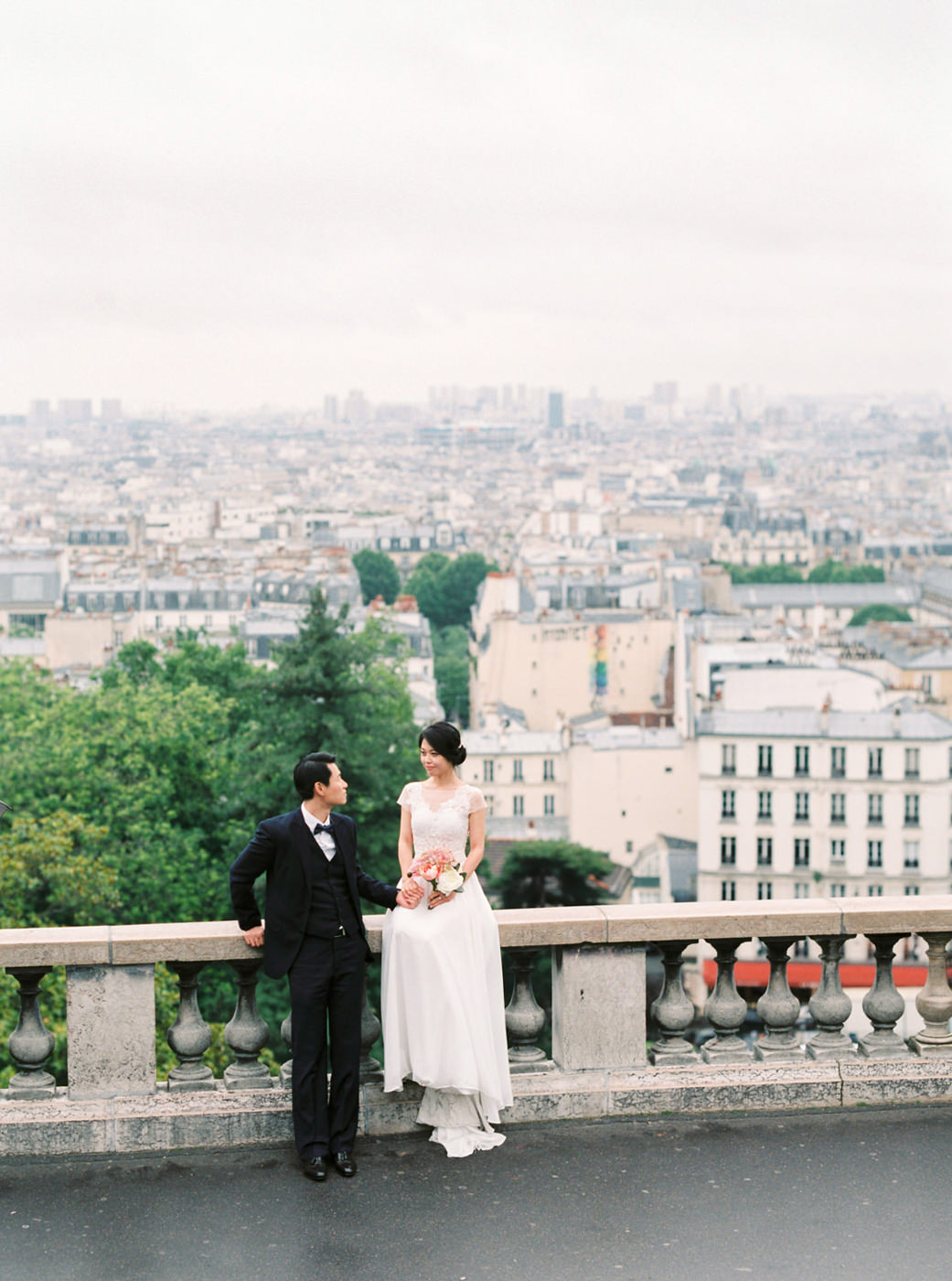 Intimate_Paris_Wedding_Sacré_Cœur_Photoshoot_Engagement_sessio