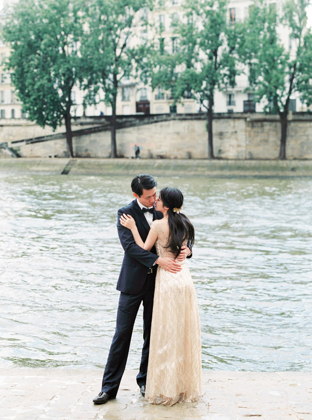 Paris_Wedding_Photographer_de_Seine_Elopment_Photoshoot_Engageme