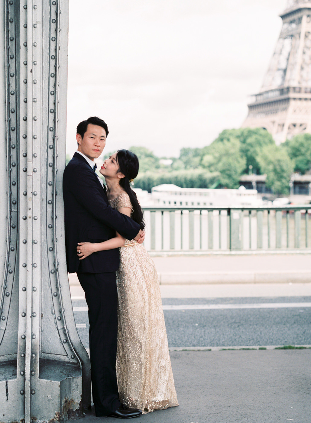 Paris_Wedding_Photographer_Pont_de Bir-Hakeim_Elopment_Photoshoo