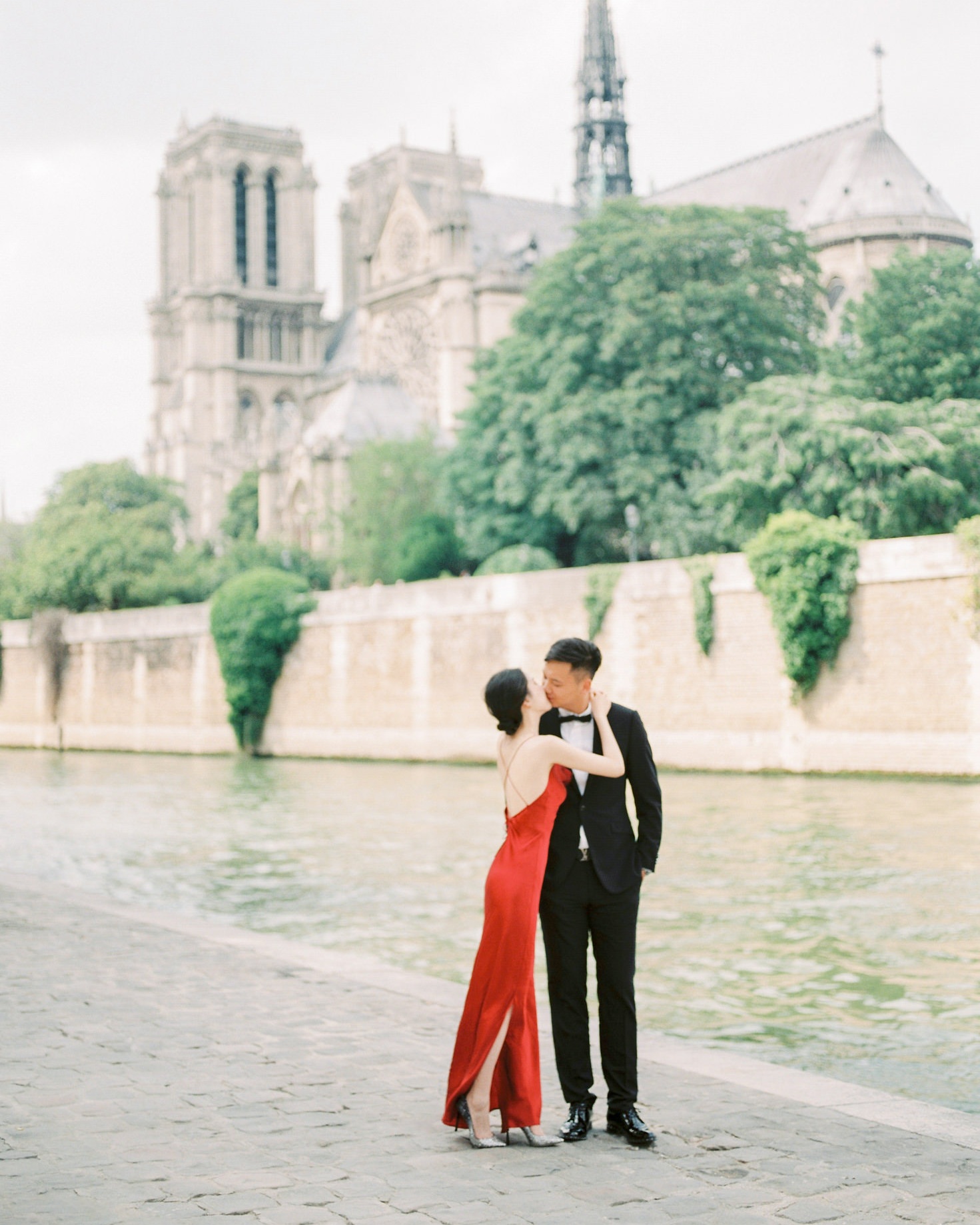 prewedding at la seine paris, france