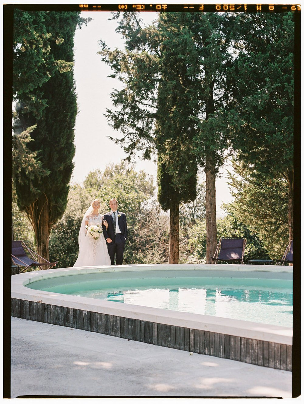 Couple Portraits at the Pool in a Tuscan Villa - Chymo &amp; More
