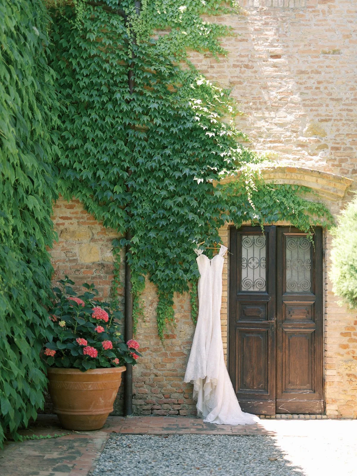 tuscany-elopement-photo-by-chymo-more-5.jpg
