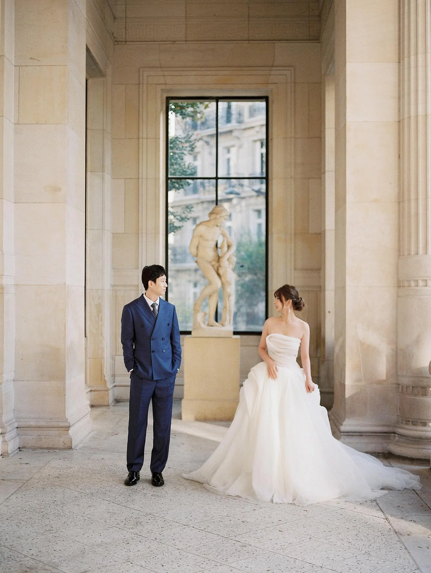 When it&rsquo;s autumn and all golden in Paris 🇫🇷🍁

Melody &amp; Jiale&rsquo;s Paris prewedding session on film.
Gowns: @thebrideparis.official 
.
.
.
.
.
Paris wedding photographer | Paris prewedding photographer | Paris engagement photographer |