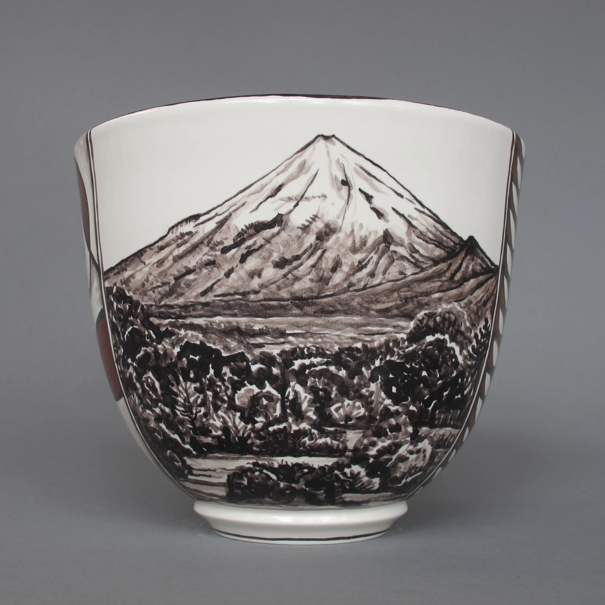  Taranaki. Bowl by Chuck Joseph, glaze painted by Louise Rive. 