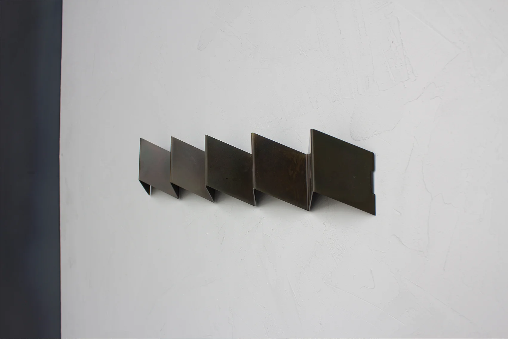 Fold coat rack in black zinc