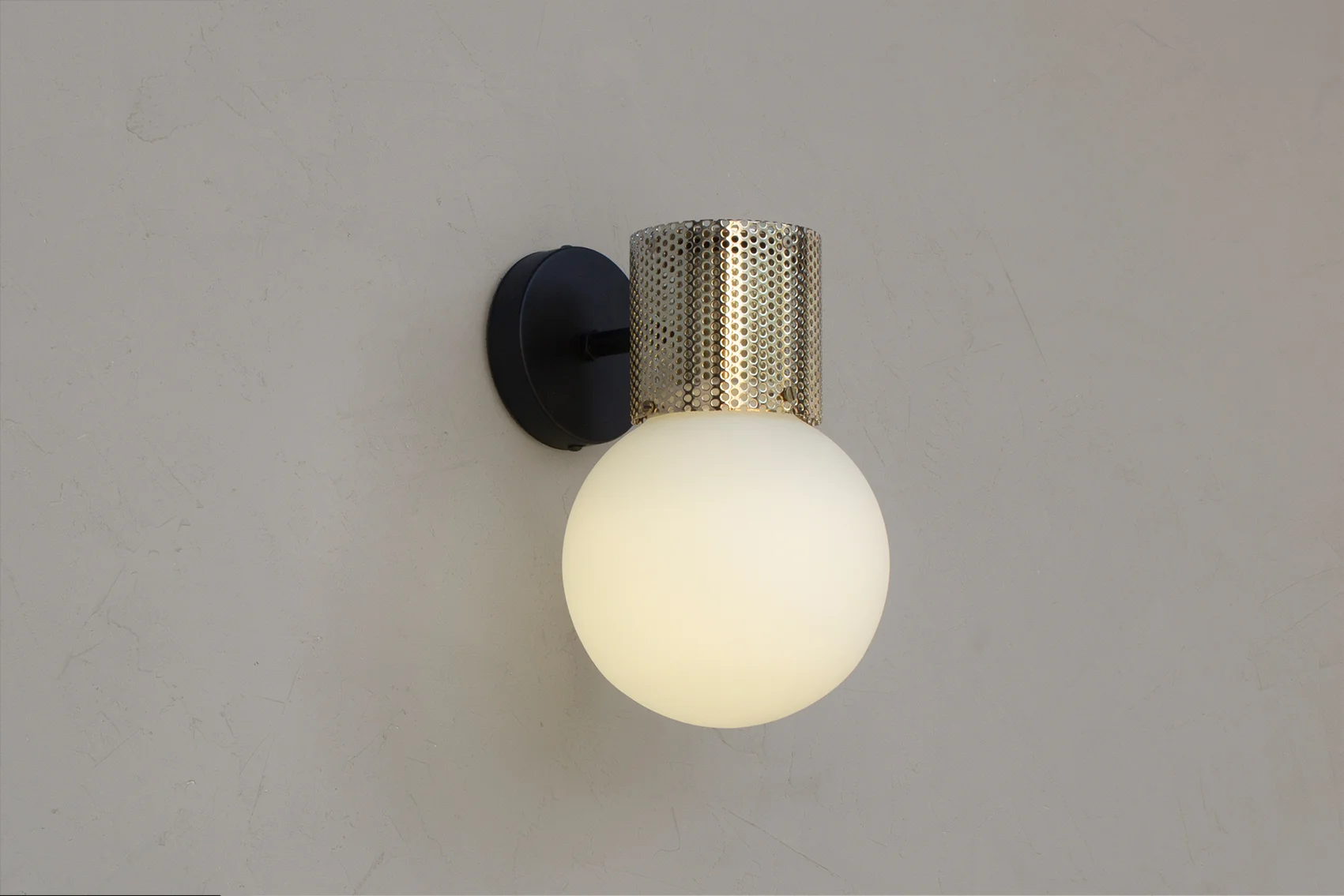 Perf wall sconce in brass -on