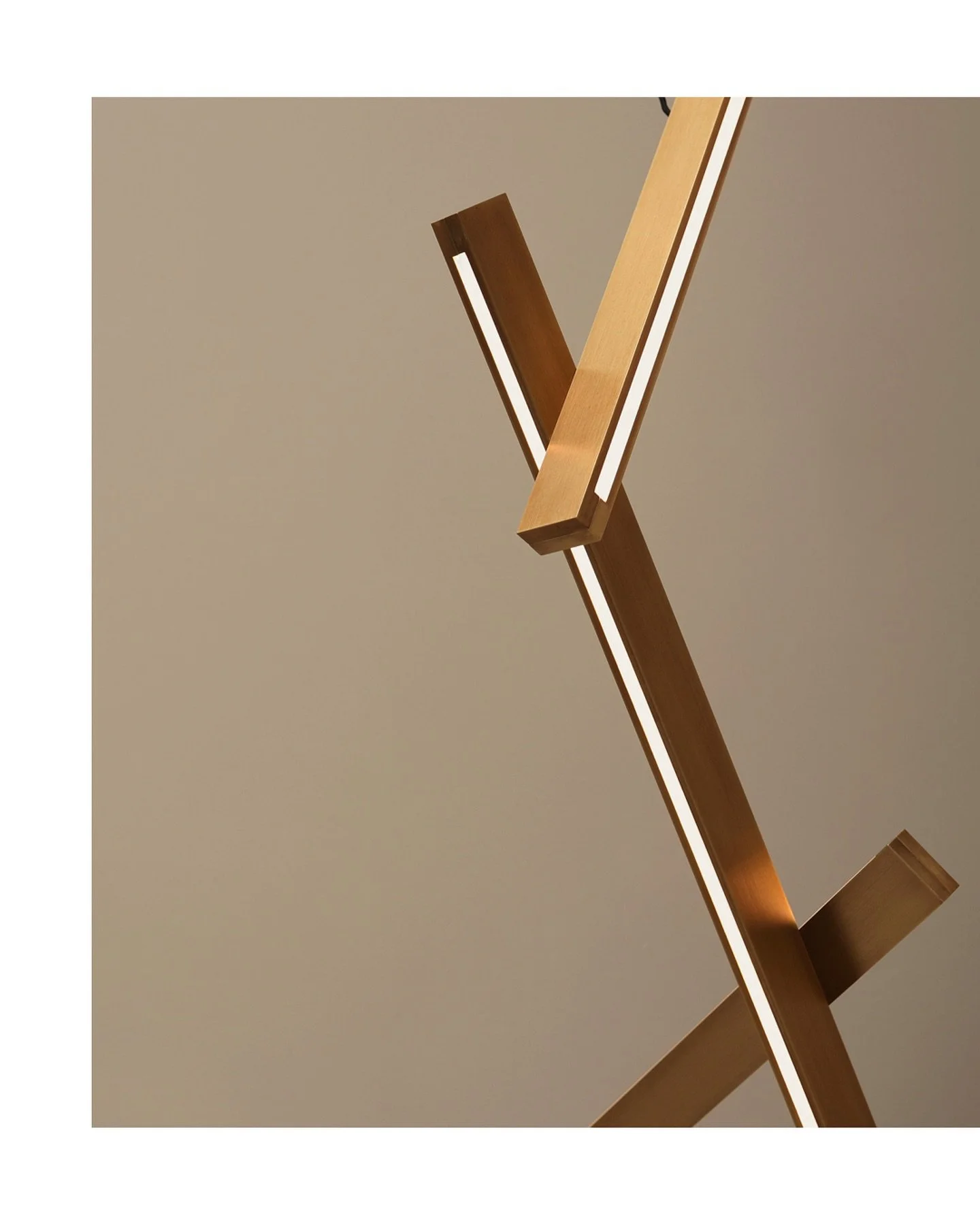 Introducing Bloc Pendant | Vertical 
Inspired by minimalist sculpture of the 1960s, the Bloc's intersecting volumes speak to structure, balance, and restraint.
Utilising high powered LEDs and black diffusers for a refined day time look. Each piece