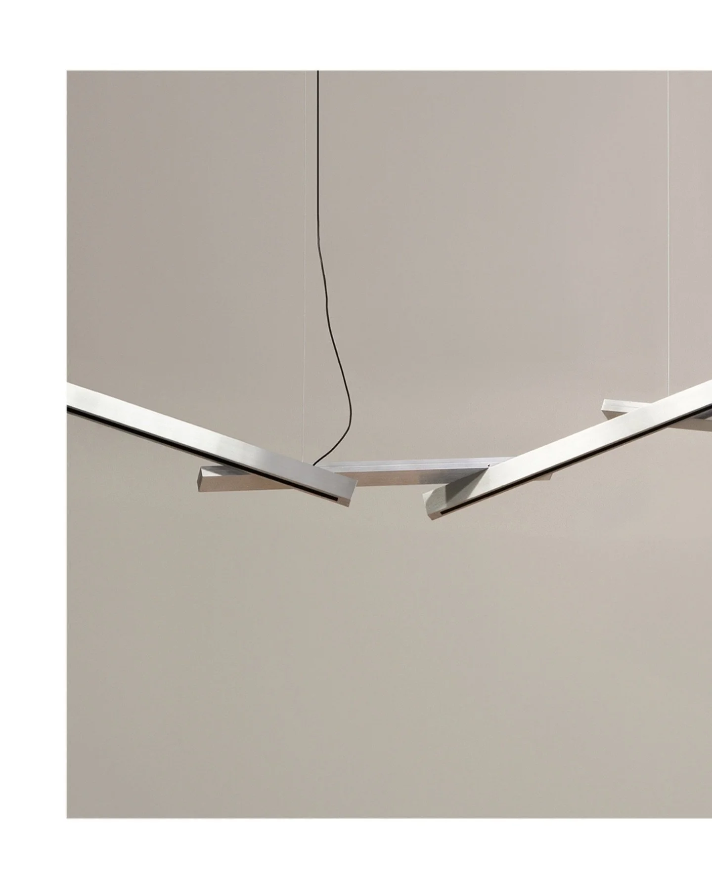 Introducing Bloc Pendant | Brushed Aluminium
The Bloc Pendant in brushed aluminium is a study in contemporary sculptural lighting - defined by dynamic asymmetry.
Crafted from precision-machined aluminium blocks, this version of the Bloc Pendant cel