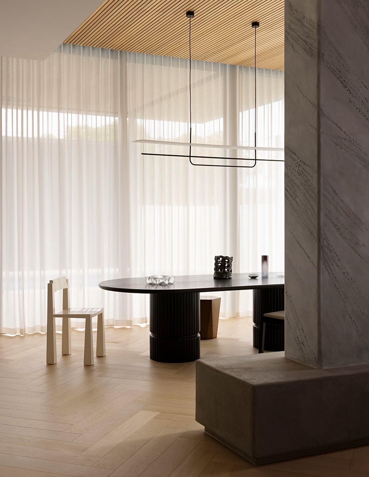 Tranmere, South Australia

The design draws from the client&rsquo;s background in the concrete industry, using in-situ concrete as the primary architectural expression. Linear planning and large glass openings create a sequence of spaces that feel bo