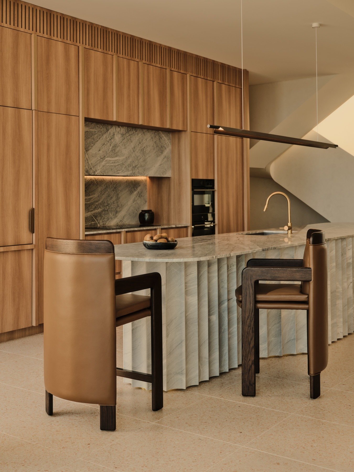 Gateway House

Interpreted for contemporary Australian living.

Furnished by @cocorepublic in collaboration with LA studio @lawsonfenning, the space balances tactile finishes and relaxed proportions.

Formation Linear Pendant introduces a refined lin