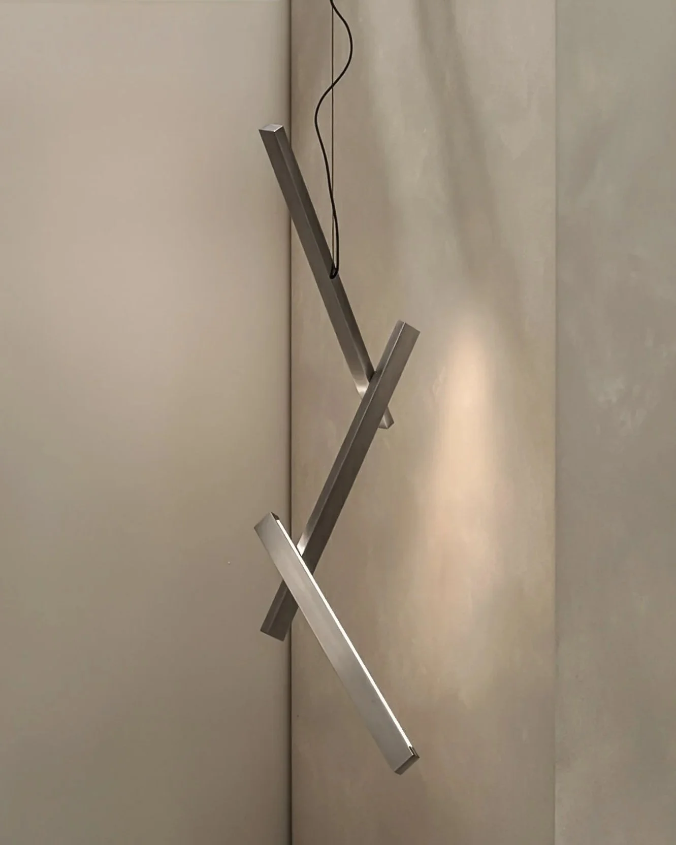BTD_Bloc_pendant_Alu_quarter_3_2025.jpg