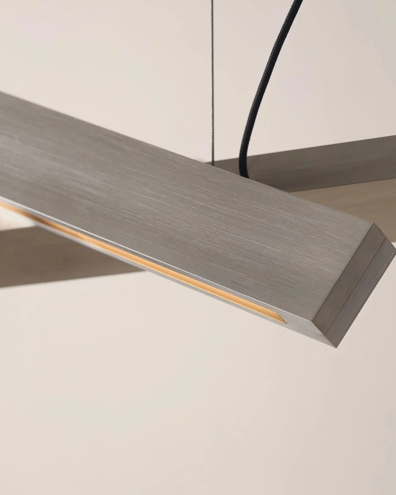 BRUSHED ALUMINIUM