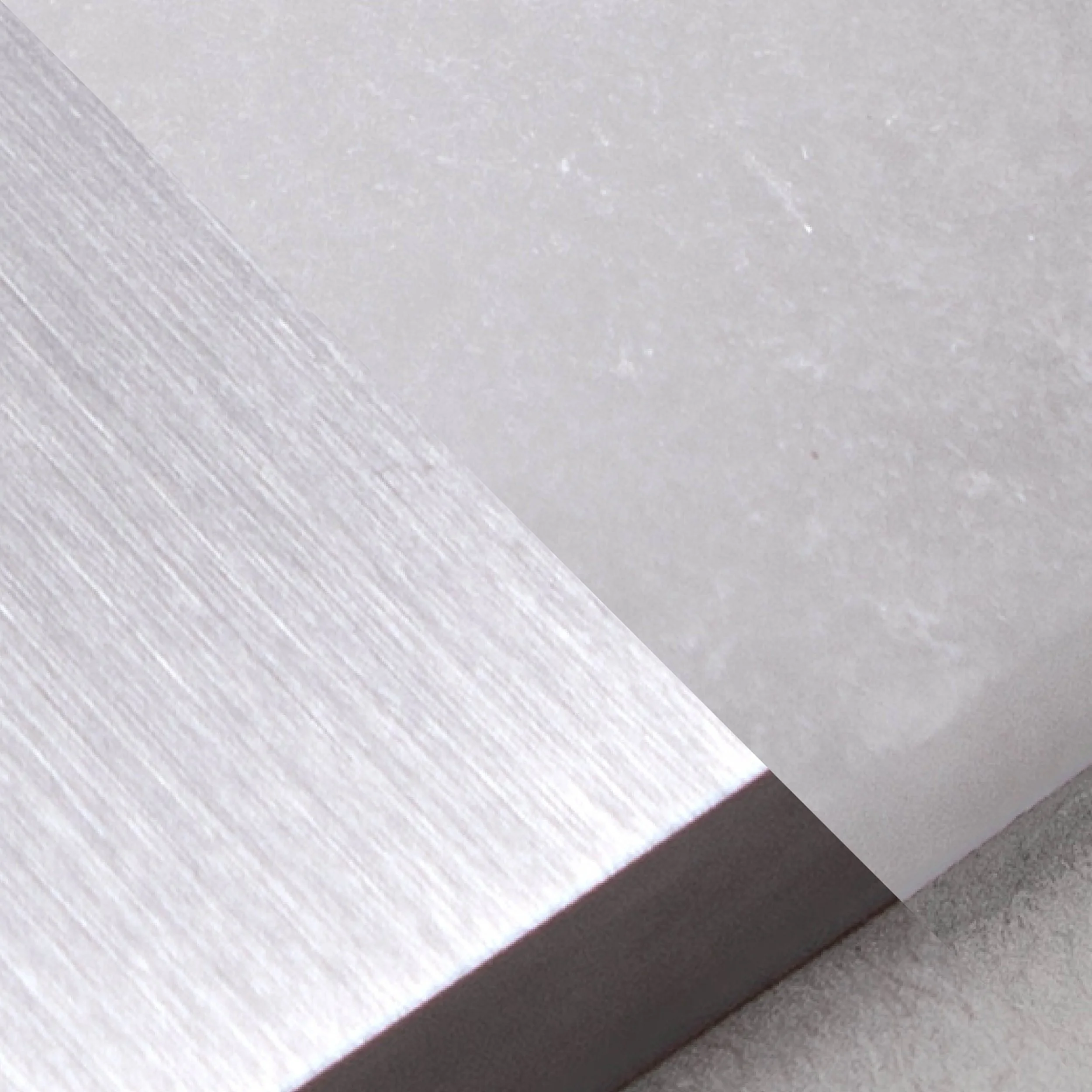 Brushed Aluminium/Alabaster