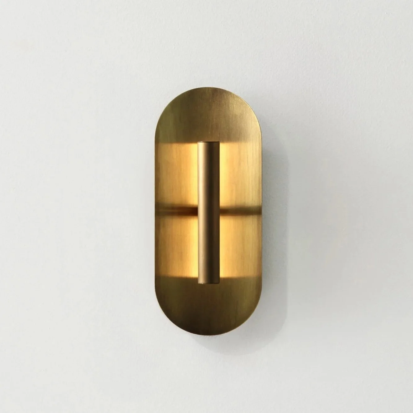 BTD_Studio_Reflector_Wall_300_aged_brass_on.jpg
