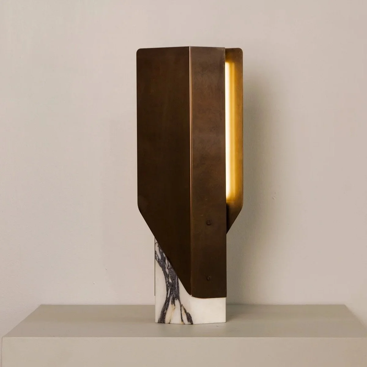 BRONZED BRASS / CALACATTA VIOLA