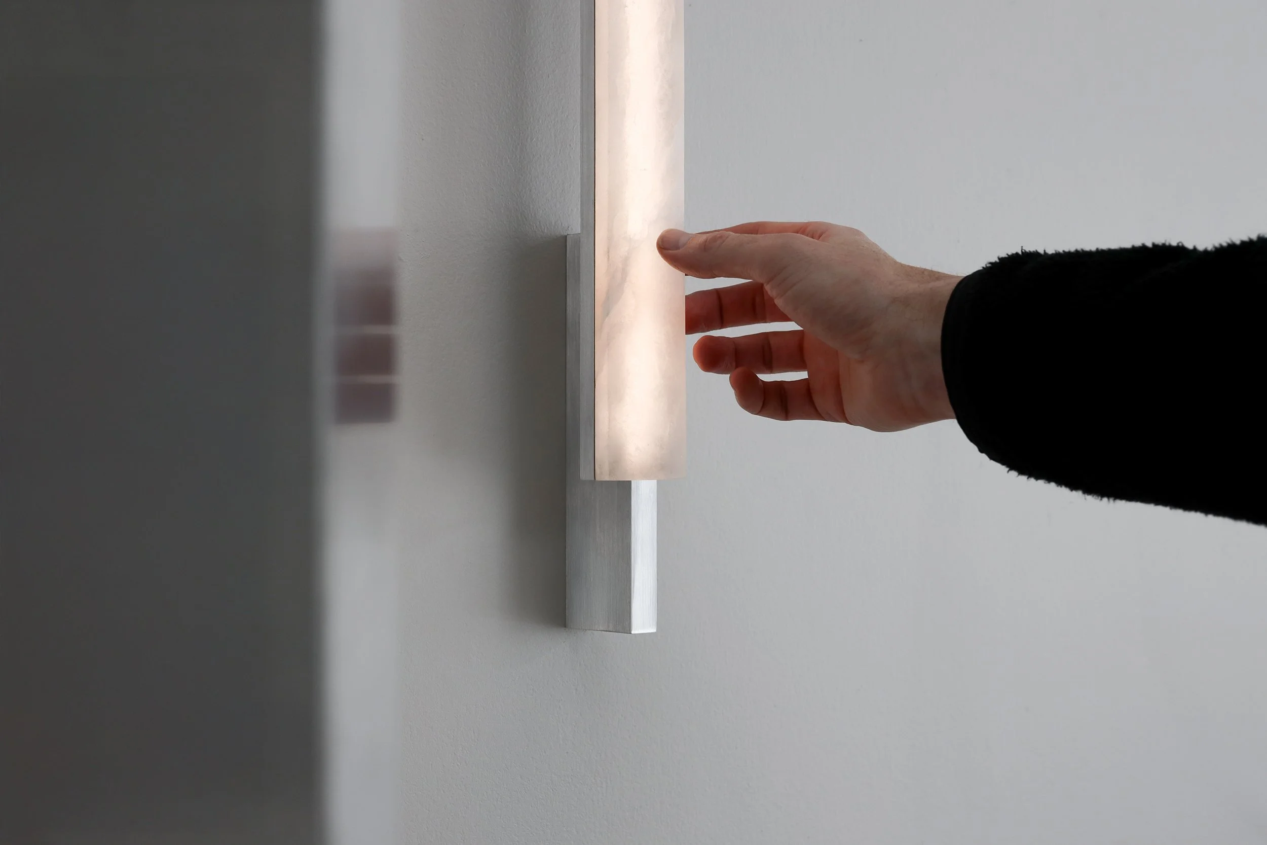 BTD_BLOC_sconce_alabasta_detail_2_web.jpg