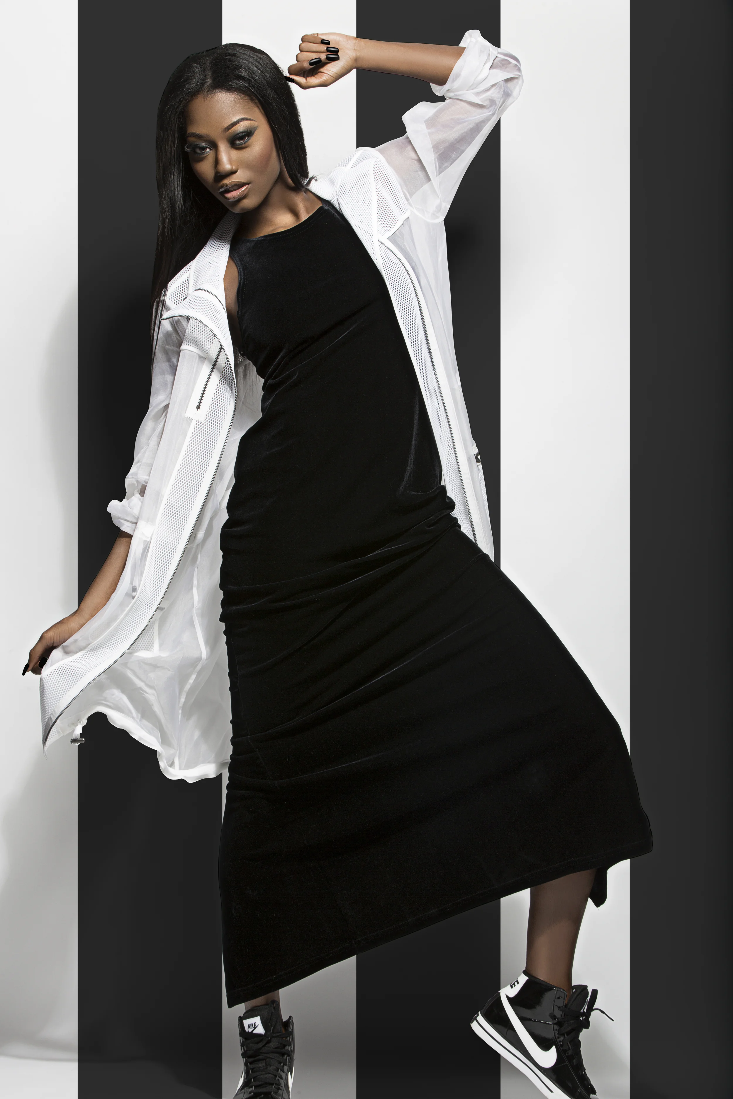 _MGL9621_blacknails.jpg