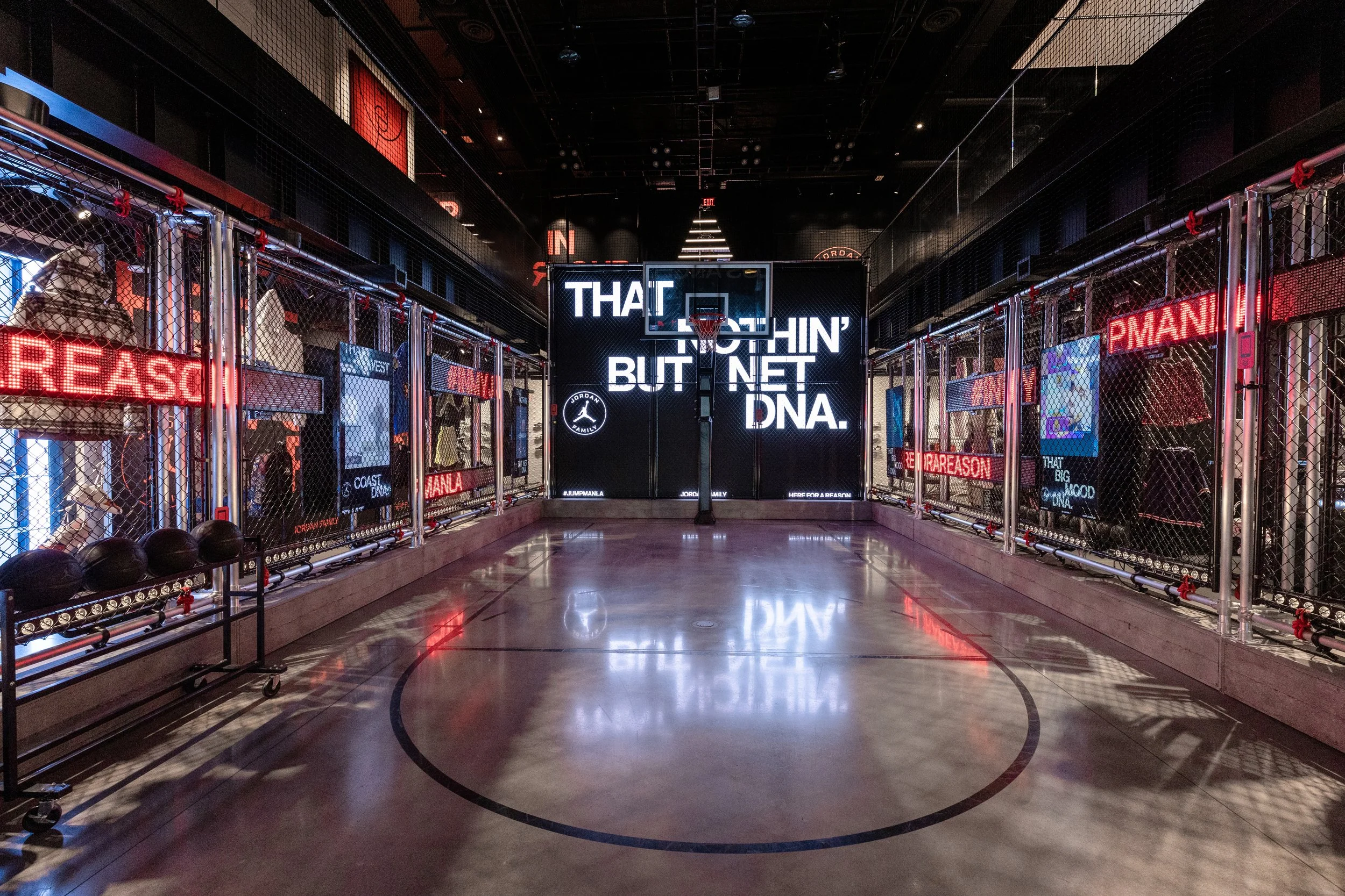 JordanBrand_102221_BeautyShots-211_InsideCourt.jpg