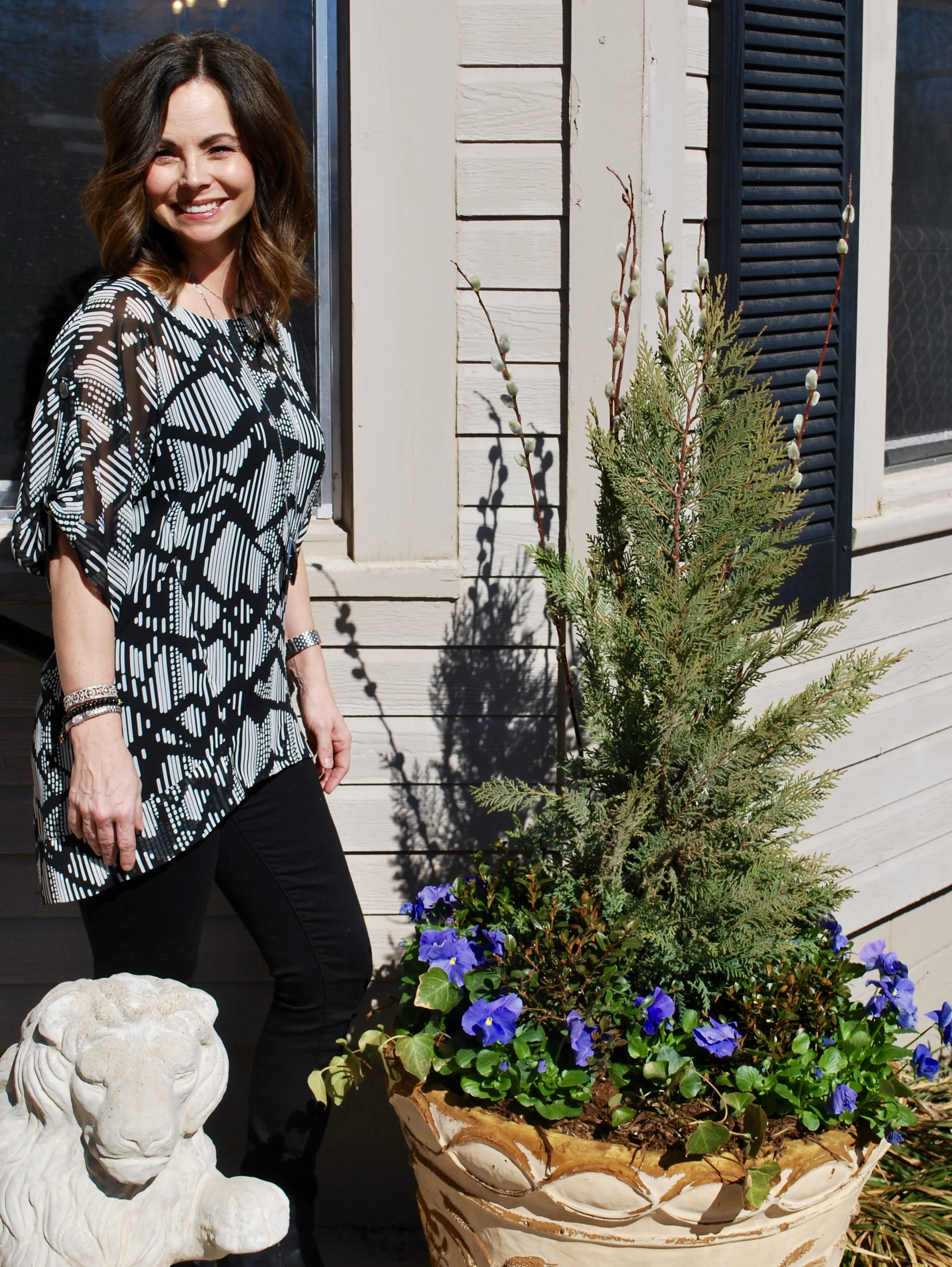Curb appeal shout out! I've been helping Tammy Cole, Owner of Bella Salon in Edmond, with her outdoor planter for a few years. This fabulous salon is in a darling house on Broadway and 4th street in Downtown Edmond. Hearing comments from sweet clients like Tammy makes my day. "I love using Adorn! Elizabeth is very creative and uses some unusual things that I would never even think to use in a planter. It looks great year round even in the winter months when my pot would normally be empty. I love the convenience of knowing that it is the one thing I don't have to think about and can check off my to do list. Elizabeth is always there once a month to make sure our salon looks fresh and green."